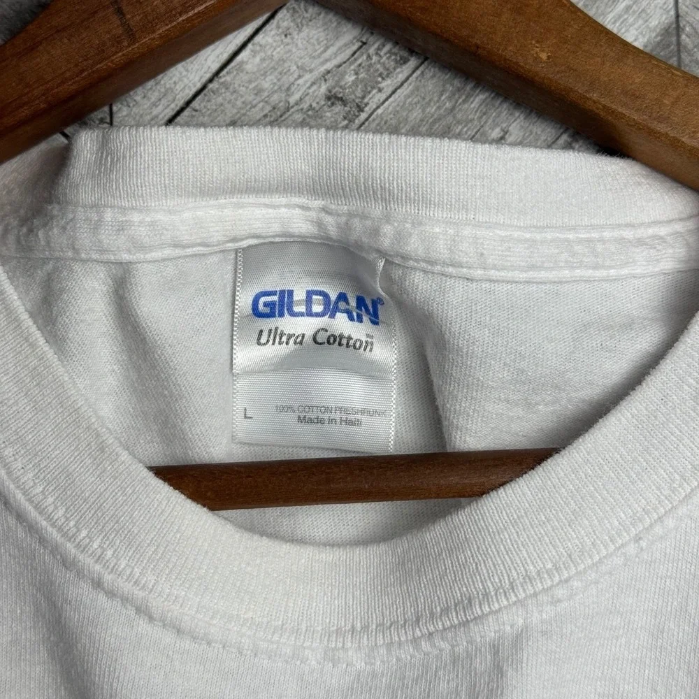 Gildan Y2K Santee Lakes Bass Fishing Graphic T-Shirt Mens L White Short Sleeve